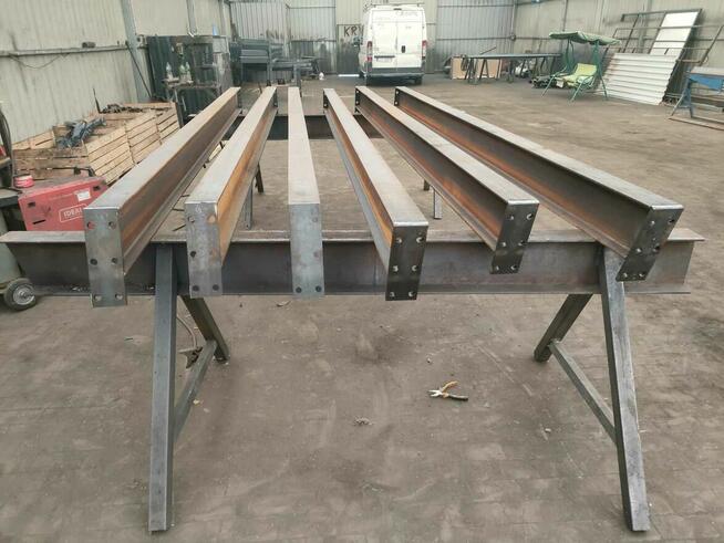 Konstrukcja hali stalowej o wymiarach 8m x 24m x 5,5m