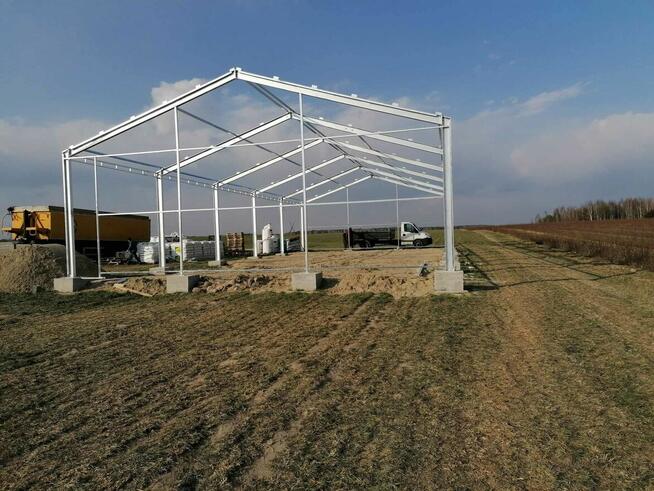 Konstrukcja hali stalowej o wymiarach 8m x 24m x 5,5m