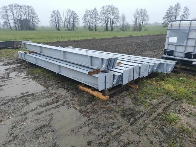 Konstrukcja hali stalowej o wymiarach 8m x 24m x 5,5m