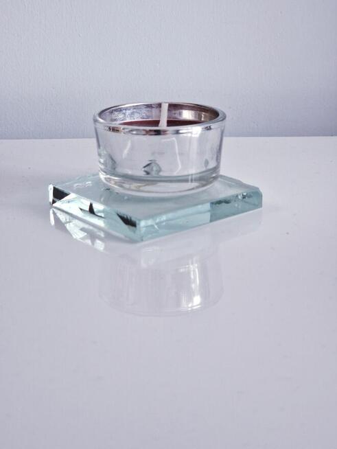 Szklany świecznik na podgrzewacze wraz z gratisem