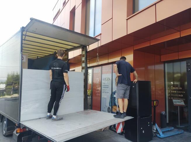 Przeprowadzki, Transport,utulizacja