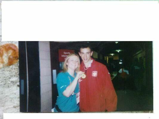 BLAGAM TYLKO O PODAROWNIE MI ZYWNOSCI I UBRAN ZA CO DZIEKUJE