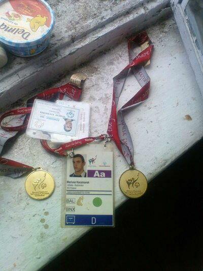 BLAGAM TYLKO O PODAROWNIE MI ZYWNOSCI I UBRAN ZA CO DZIEKUJE