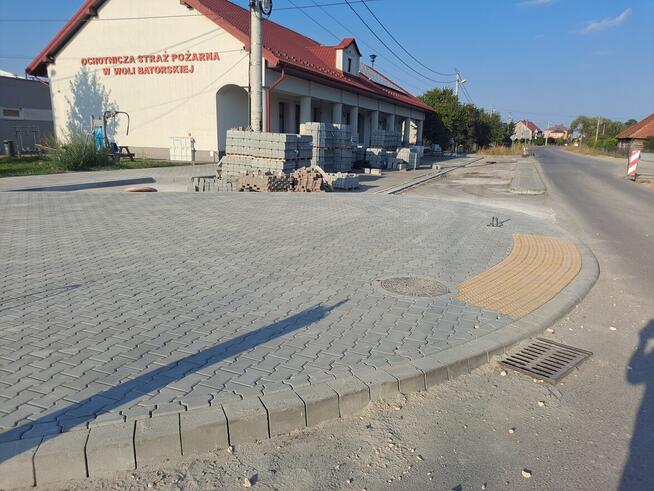 Brukarstwo kostka brukowa chodniki parkingi drogi ogrodzenia