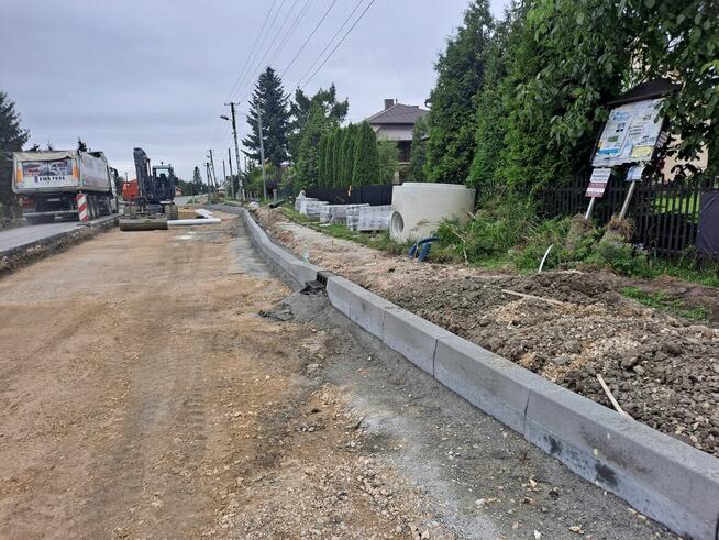 Układanie kostki brukowej płyt ażurowych utwardzanie terenu