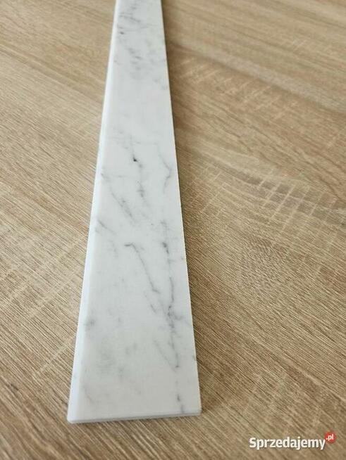 Cokół marmurowy CARRARA BIANCO wys. +/- 4,7 cm