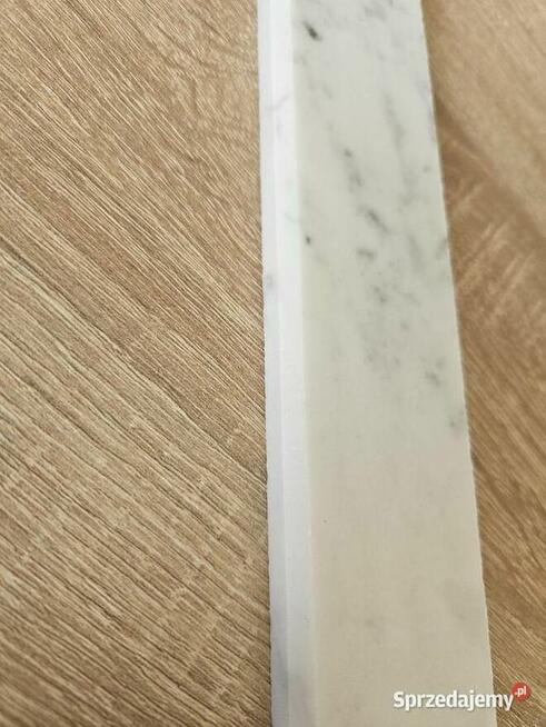 Cokół marmurowy CARRARA BIANCO wys. +/- 4,7 cm