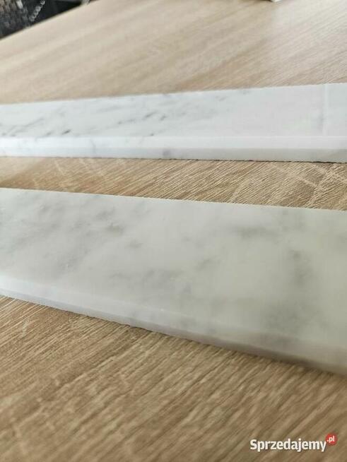Cokół marmurowy CARRARA BIANCO wys. +/- 4,7 cm