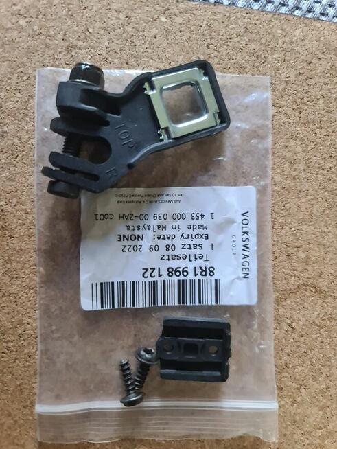 ZESTAW NAPRAWCZY REFLEKTORA USZY AUDI Q5 8R0 PRAWY 8R1998122