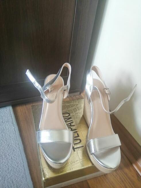 Sandały na koturnie rozmiar 38