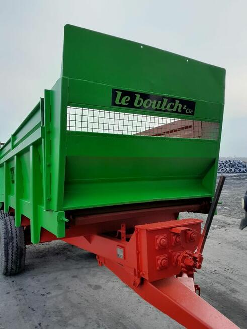 Sprzedam ciągnik rolniczy Massey Ferguson 8240 i rozrzutnik