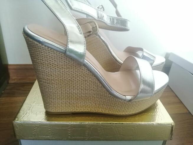 Sandały na koturnie rozmiar 38