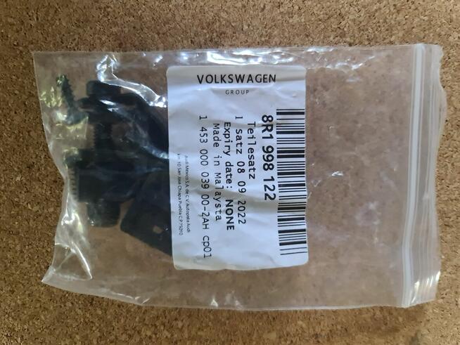 ZESTAW NAPRAWCZY REFLEKTORA USZY AUDI Q5 8R0 PRAWY 8R1998122