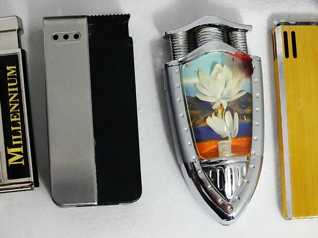 Zapalniczki gazowe i benzynowe