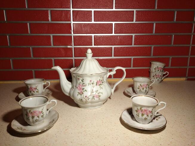 Zestaw kawowy porcelana Wawel oraz Wałbrzych.