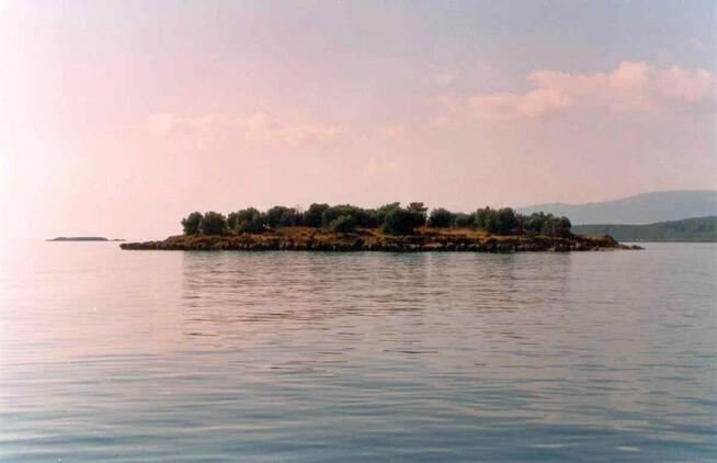 Prywatna wyspa św. Atanazego leży w Zatoce Korynckiej GRECJA