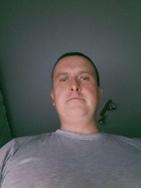 SZUKAJĄCY PRACY STAŁEJ LUB DODATKOWEJ OCHRONIARZ(PILNIE)