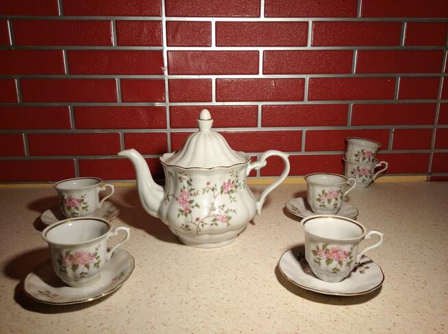 Zestaw kawowy porcelana Wawel oraz Wałbrzych.