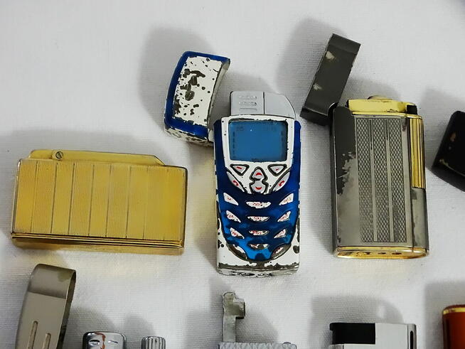 Zapalniczki gazowe i benzynowe