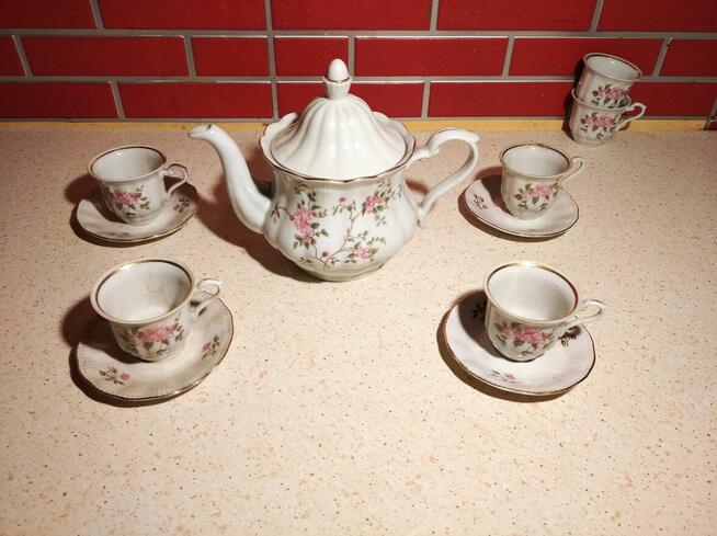 Zestaw kawowy porcelana Wawel oraz Wałbrzych.