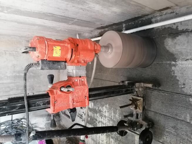 Wiercenie w betonie. Przewierty. Otwory do klimatyzacji.