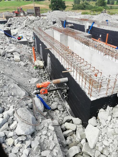 Wiercenie w betonie. Przewierty. Otwory do klimatyzacji.