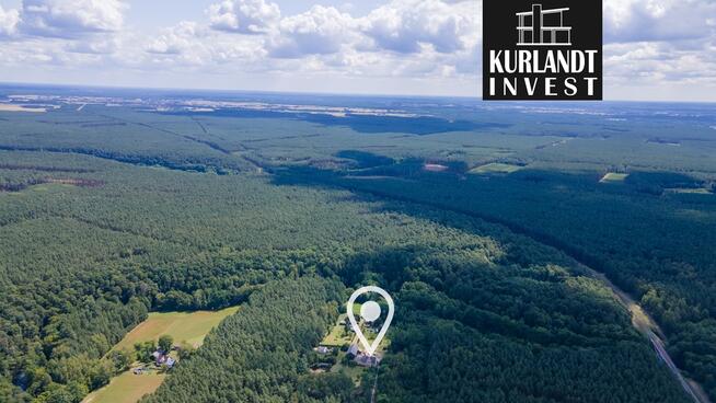 Dom w środku lasu blisko Brdy