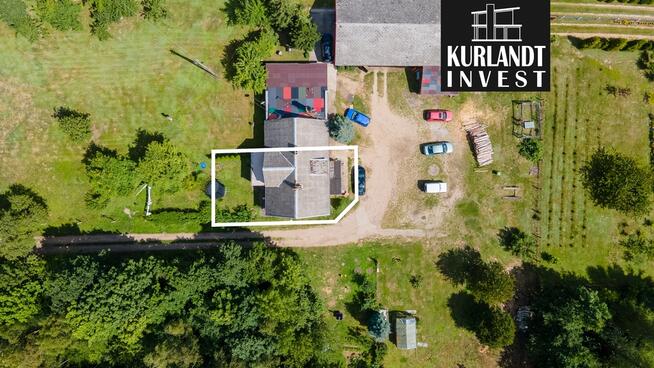 Dom w środku lasu blisko Brdy