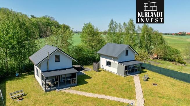 Dwa domy przy jeziorze