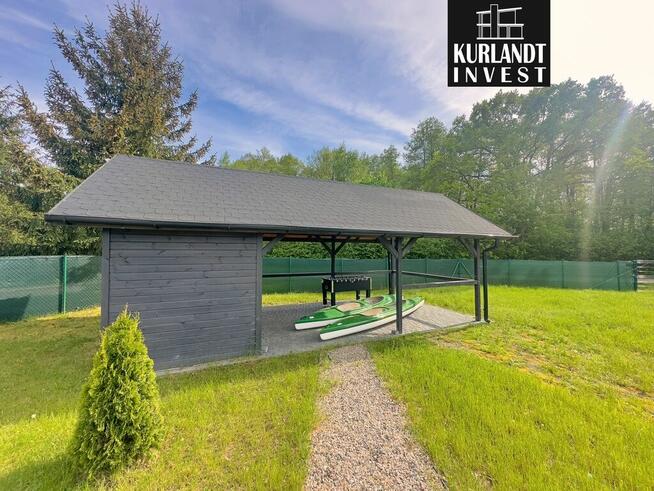 Dwa domy przy jeziorze