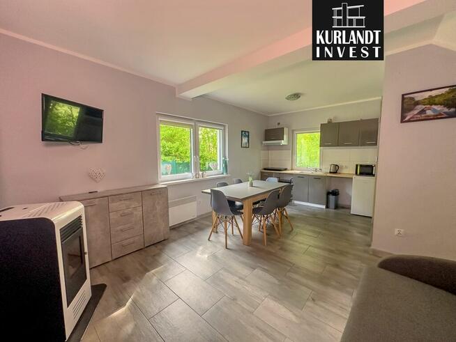 Dwa domy przy jeziorze