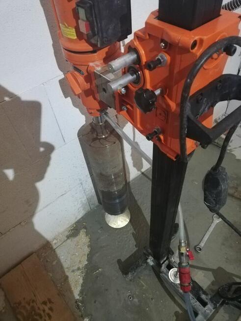 Wiercenie w betonie. Przewierty. Otwory do klimatyzacji.