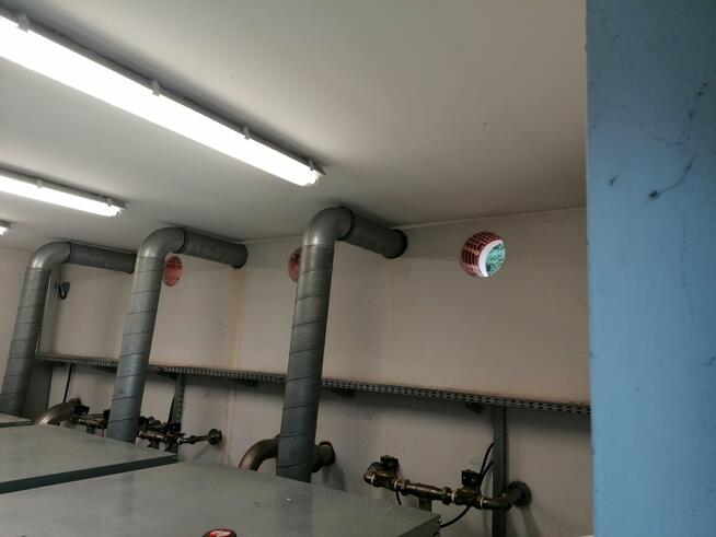 Wiercenie w betonie. Przewierty. Otwory do klimatyzacji.