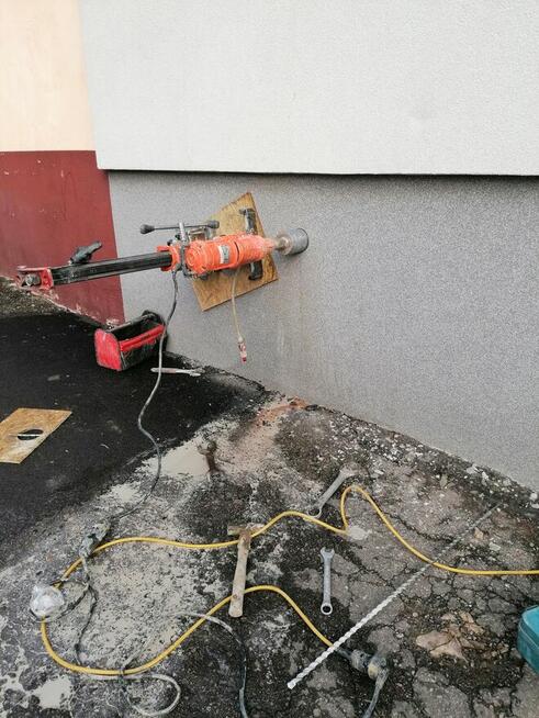 Wiercenie w betonie. Przewierty. Otwory do klimatyzacji.