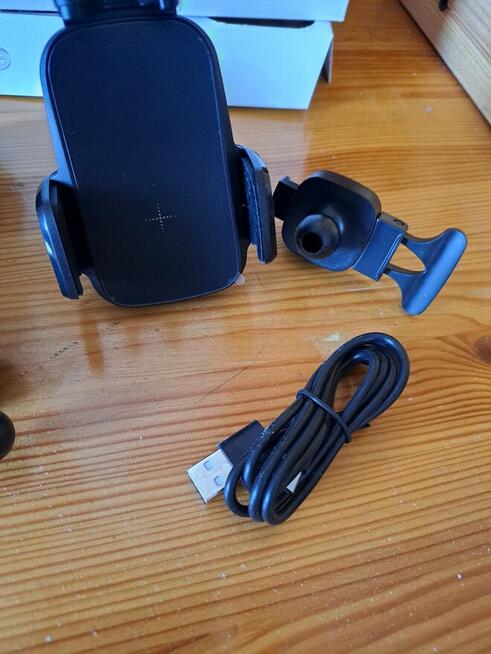 Uchwyt do samochodu na telefon z ładowarko indukcyjność