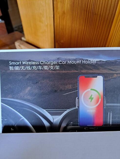 Uchwyt do samochodu na telefon z ładowarko indukcyjność