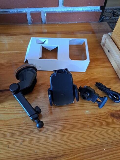 Uchwyt do samochodu na telefon z ładowarko indukcyjność