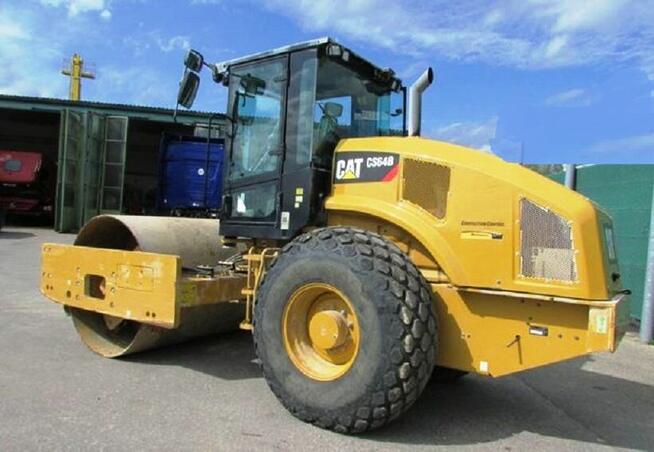 walec budowlany Caterpillar CAT CS64B Rok budowy 2019