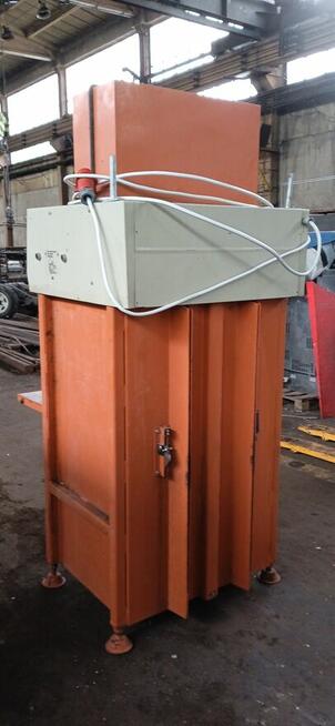 Belownica prasa do makulatury foli Orwak 8010