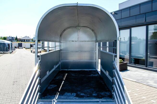 Przyczepa do przewozu żywych zwierząt kóz cieląt świń owiec