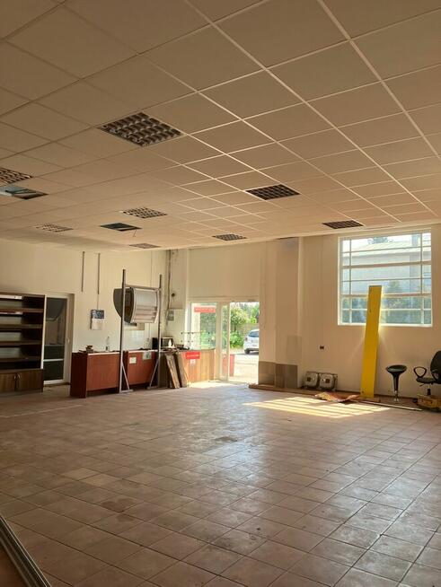 Duży budynek produkcyjno biurowy nieruchomość magazyn Nisko
