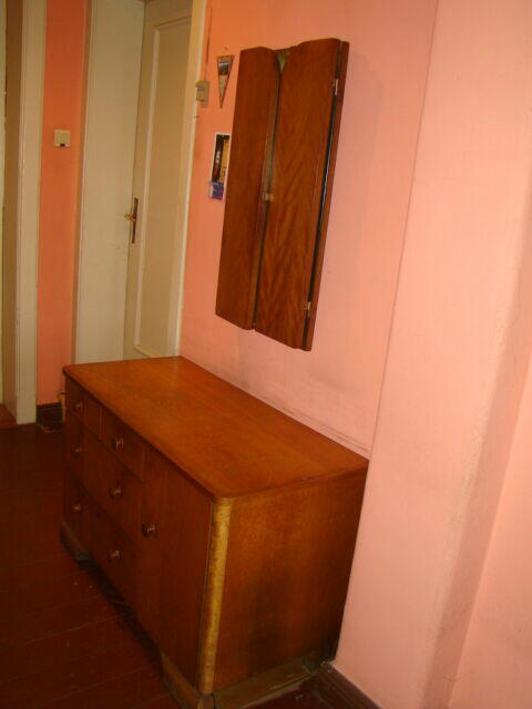 komoda z litego drewna, z I połowy XX wieku