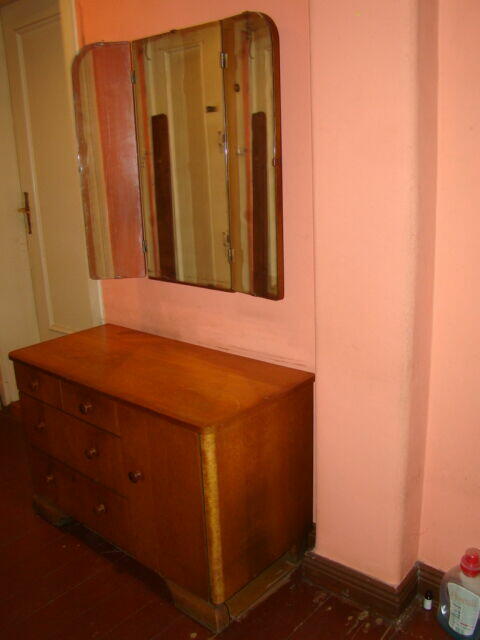 komoda z litego drewna, z I połowy XX wieku