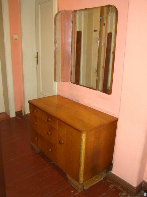 komoda z litego drewna, z I połowy XX wieku