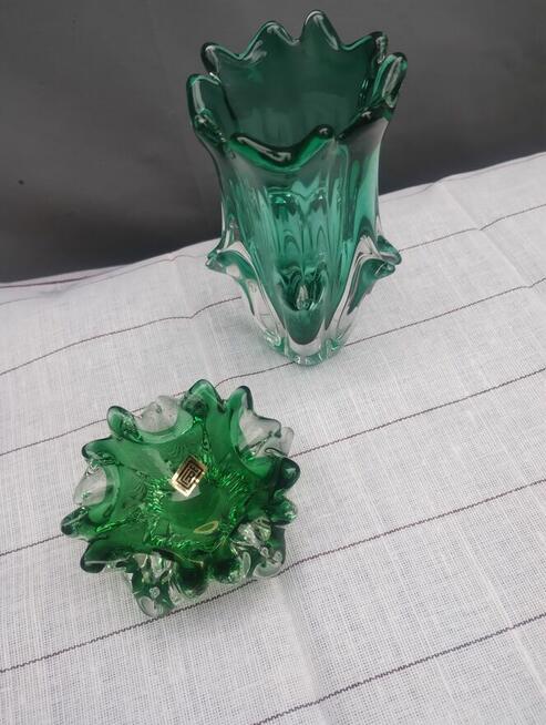 Szmaragdowe szkło lara 60 ..Czechosłowacja .popielniczka -fk