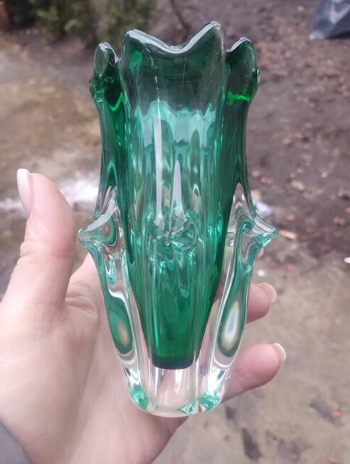 Szmaragdowe szkło lara 60 ..Czechosłowacja .popielniczka -fk