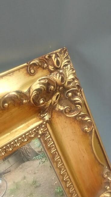 Piękne stare lustro w podwójnej ramie