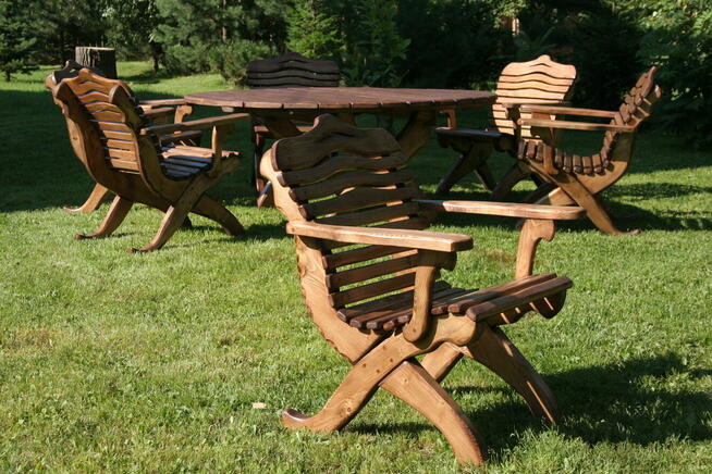 Meble ogrodowe, wygodnie wyprofilowane, atrakcyjny wzór.