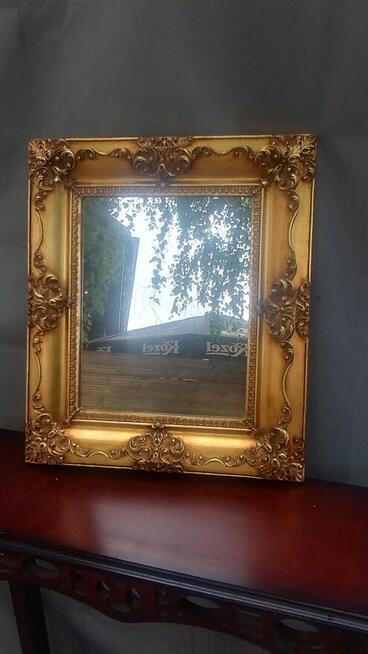 Piękne stare lustro w podwójnej ramie