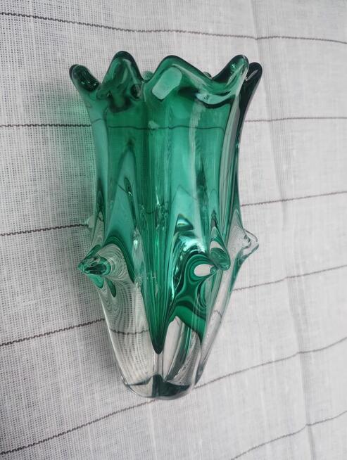 Szmaragdowe szkło lara 60 ..Czechosłowacja .popielniczka -fk